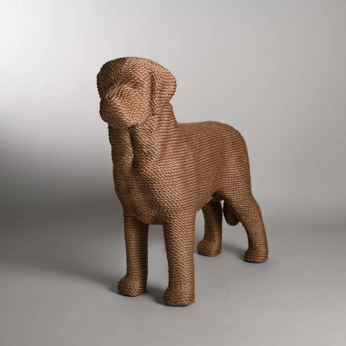 DOG Scratchpost krabpaal in de vorm van een labrador van het merk Lord Lou in kleur bruin