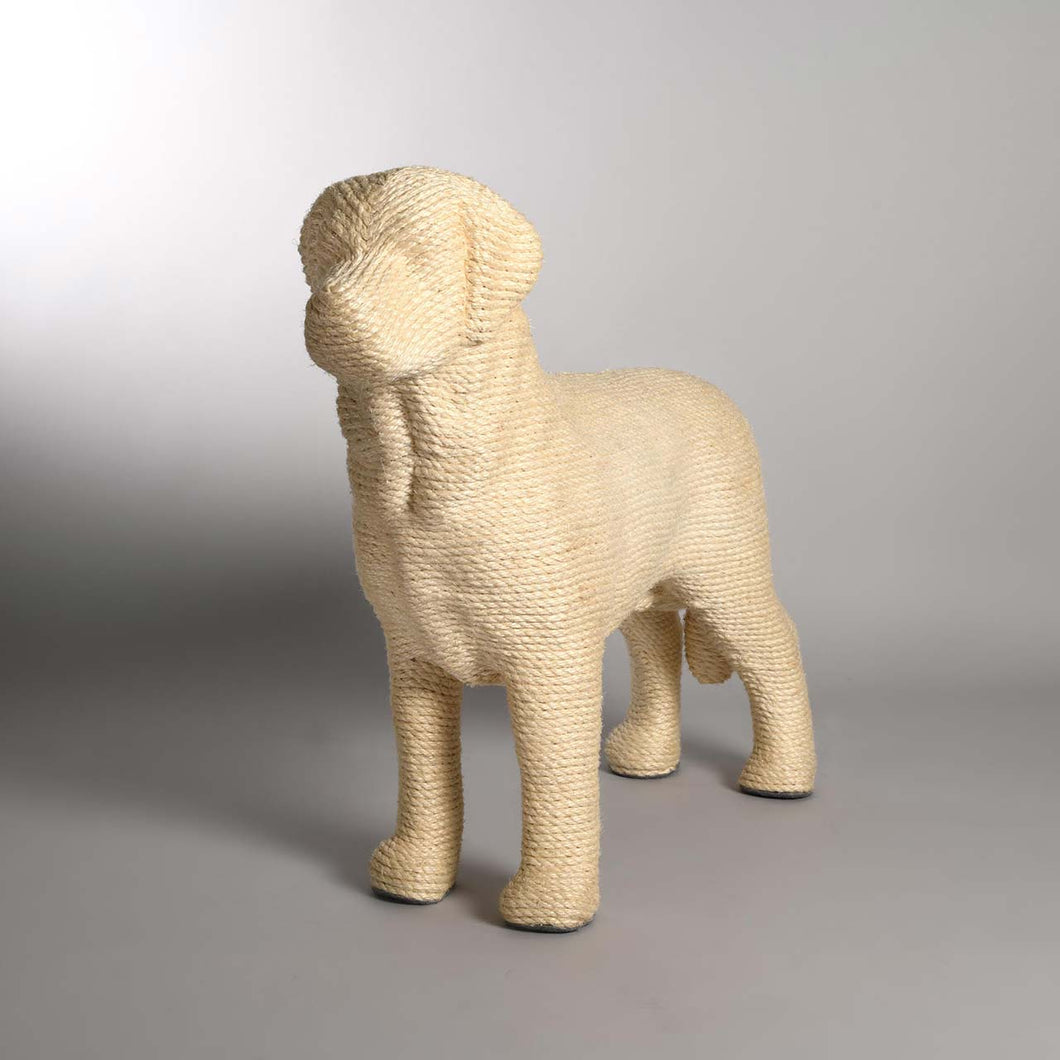 DOG Scratchpost krabpaal in de vorm van een labrador van het merk Lord Lou in kleur naturel