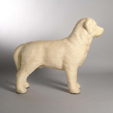 Afbeelding in Gallery-weergave laden, zij aanzicht van de DOG Scratchpost krabpaal in de vorm van een labrador van het merk Lord Lou in kleur bruin
