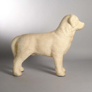 zij aanzicht van de DOG Scratchpost krabpaal in de vorm van een labrador van het merk Lord Lou in kleur bruin