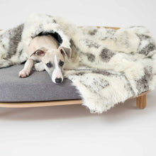 Afbeelding in Gallery-weergave laden, Tösse handgemaakt deken in imitatiebond met hond
