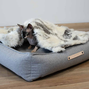 Tösse handgemaakt deken in imitatiebond met kat