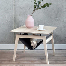 Afbeelding in Gallery-weergave laden, Koffietafeltje Kikko met hangmat voor kat in antraciet met katje in van het merk Labvenn
