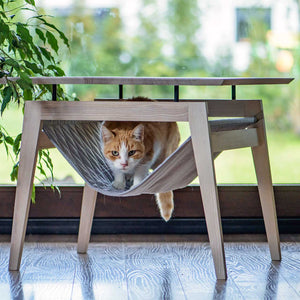 Koffietafeltje Kikko met hangmat voor kat in grijs van het merk Labvenn